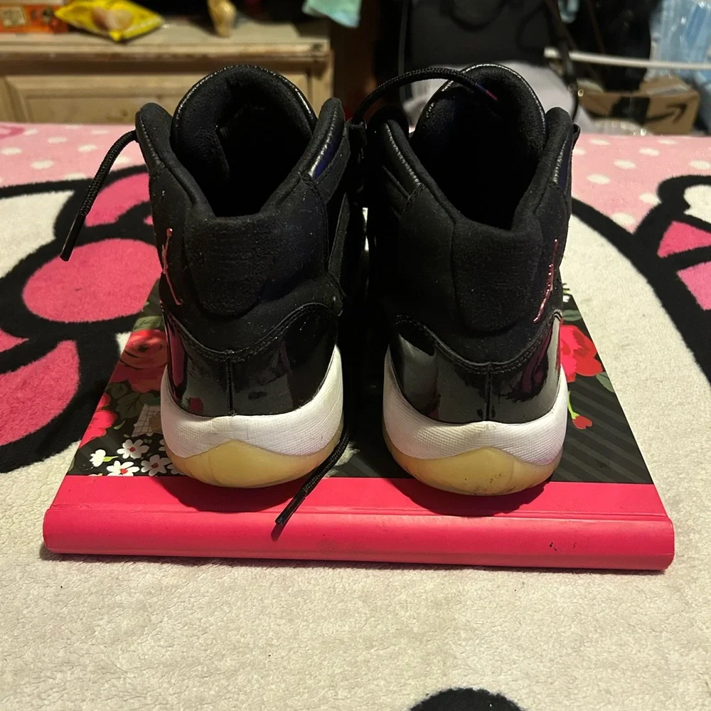 Jordan Air Size 7 - Picture 4 of 5
